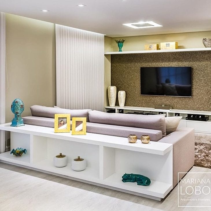 Toque Clássico Renovado: Aparadores Elegantes em Tons Claros - inspiração 1