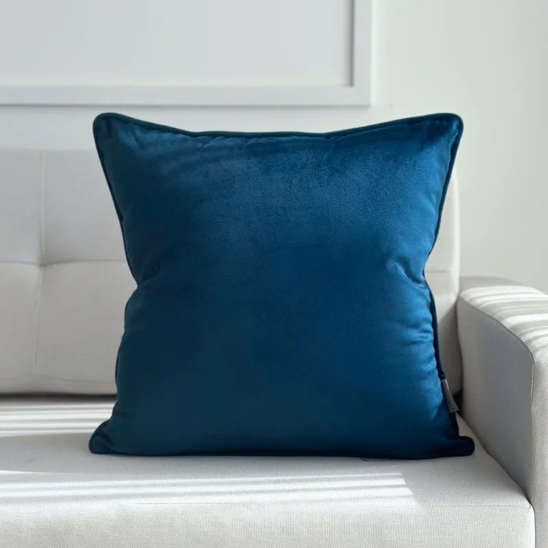 Do Clássico ao Moderno: Combinando Capas de Veludo com Outros Tecidos - inspiração 1