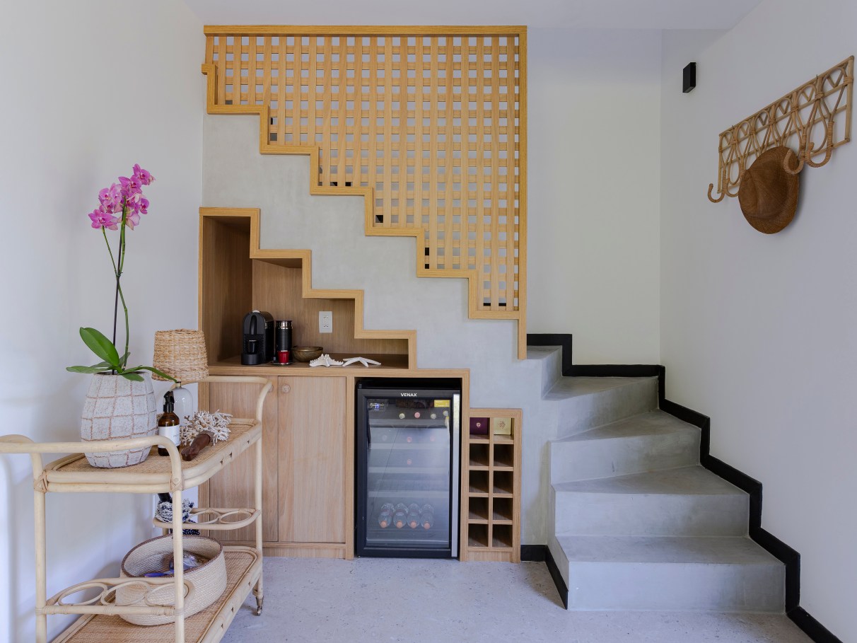 Tropical Vibrante: Folhagens Grandes e Vasos Coloridos Ousados - inspiração 1