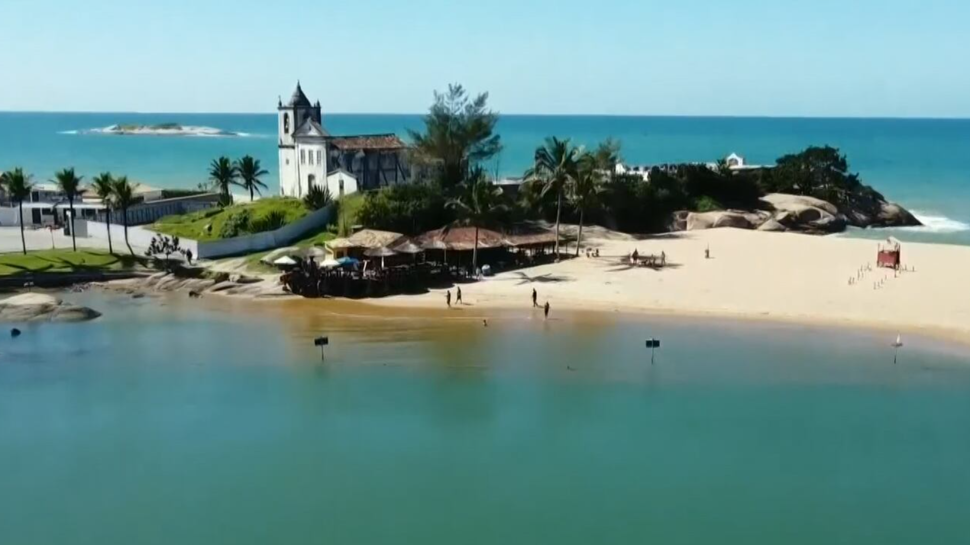 Aventura na Praia do Peró: Areia Dourada e Mar Azul - inspiração 1
