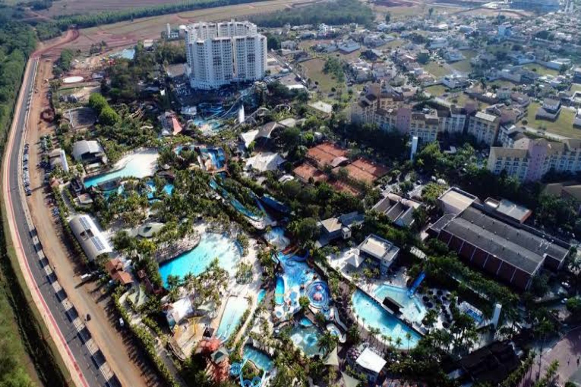 Thermas dos Laranjais: O Coração da Diversão Aquática - inspiração 2