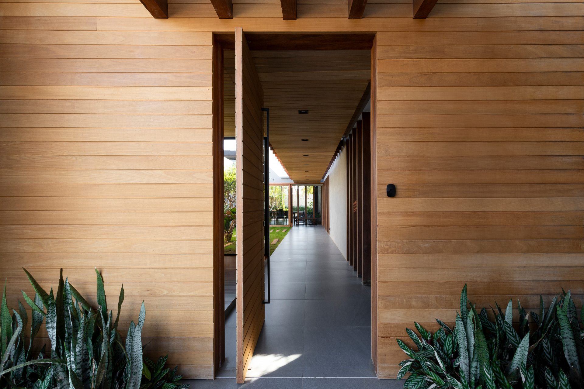 A Manutenção e Limpeza de Puxadores de Porta Pivotante - inspiração 2