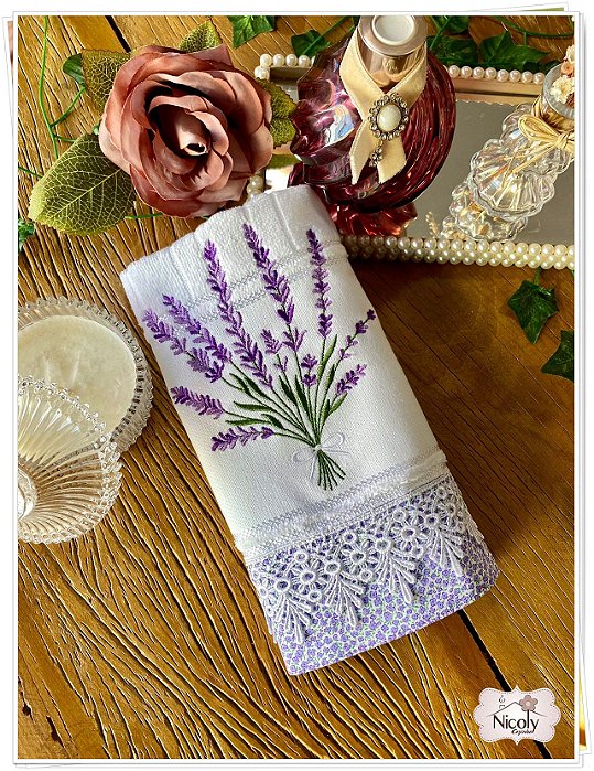 Flores e Folhagens: A Natureza na Sua Toalha - inspiração 2