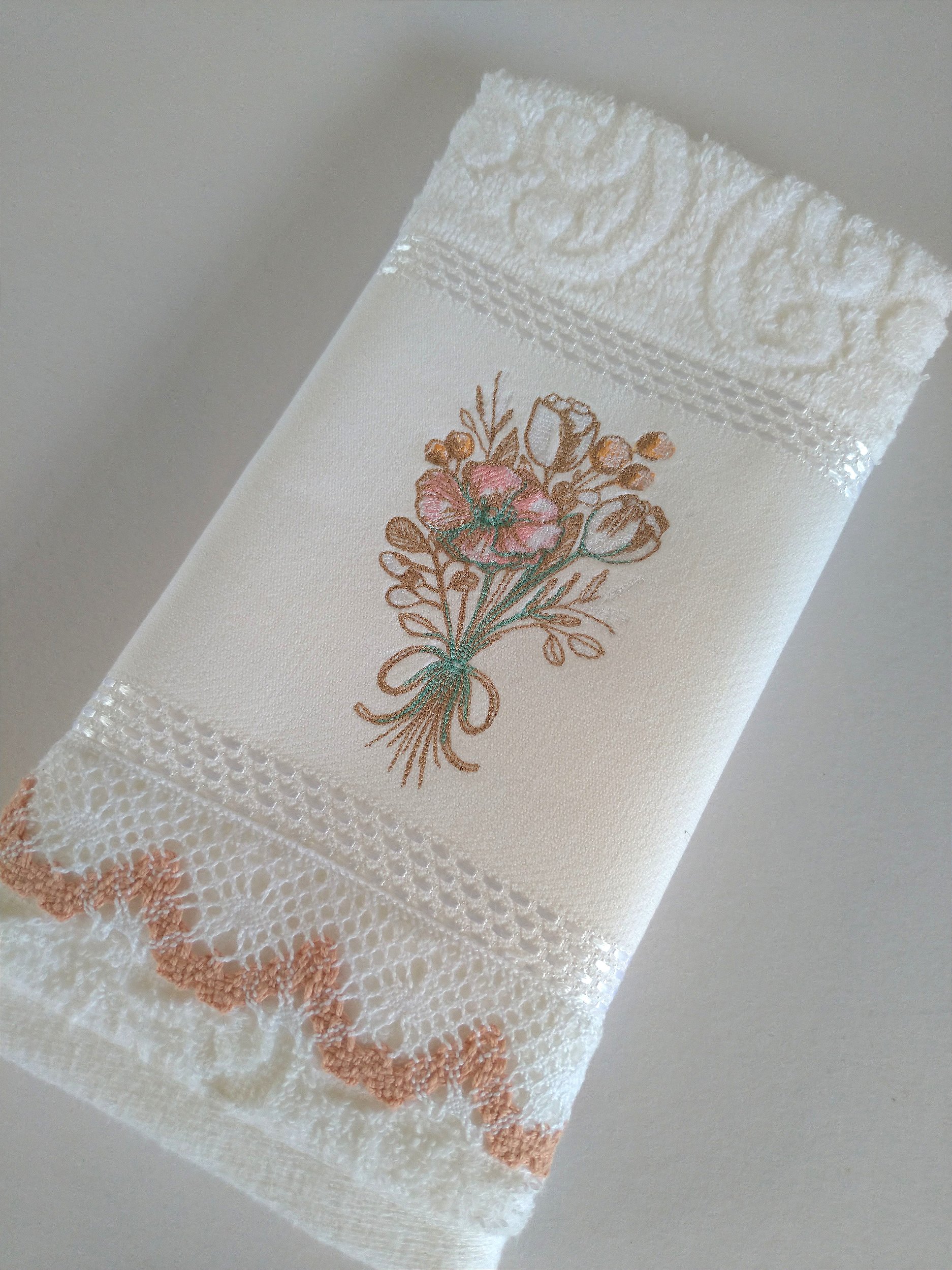 Bordados em Relevo: Textura e Profundidade - inspiração 1