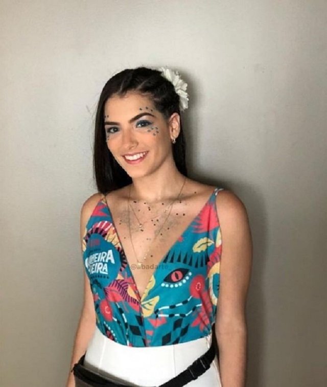 5 ideias de títulos:
1. Transforme seu Abadá: Guia Completo de Customização DIY
2. Onde Comprar Abadás Personalizados: Melhores Lojas Online
3. Tendências de Customização de Abadás para o Carnaval 2026
4. Serviços de Ateliê: Deixe seu Abadá Profissional
5. Abadás em Tecido Helanca: Conforto e Estilo para a Folia