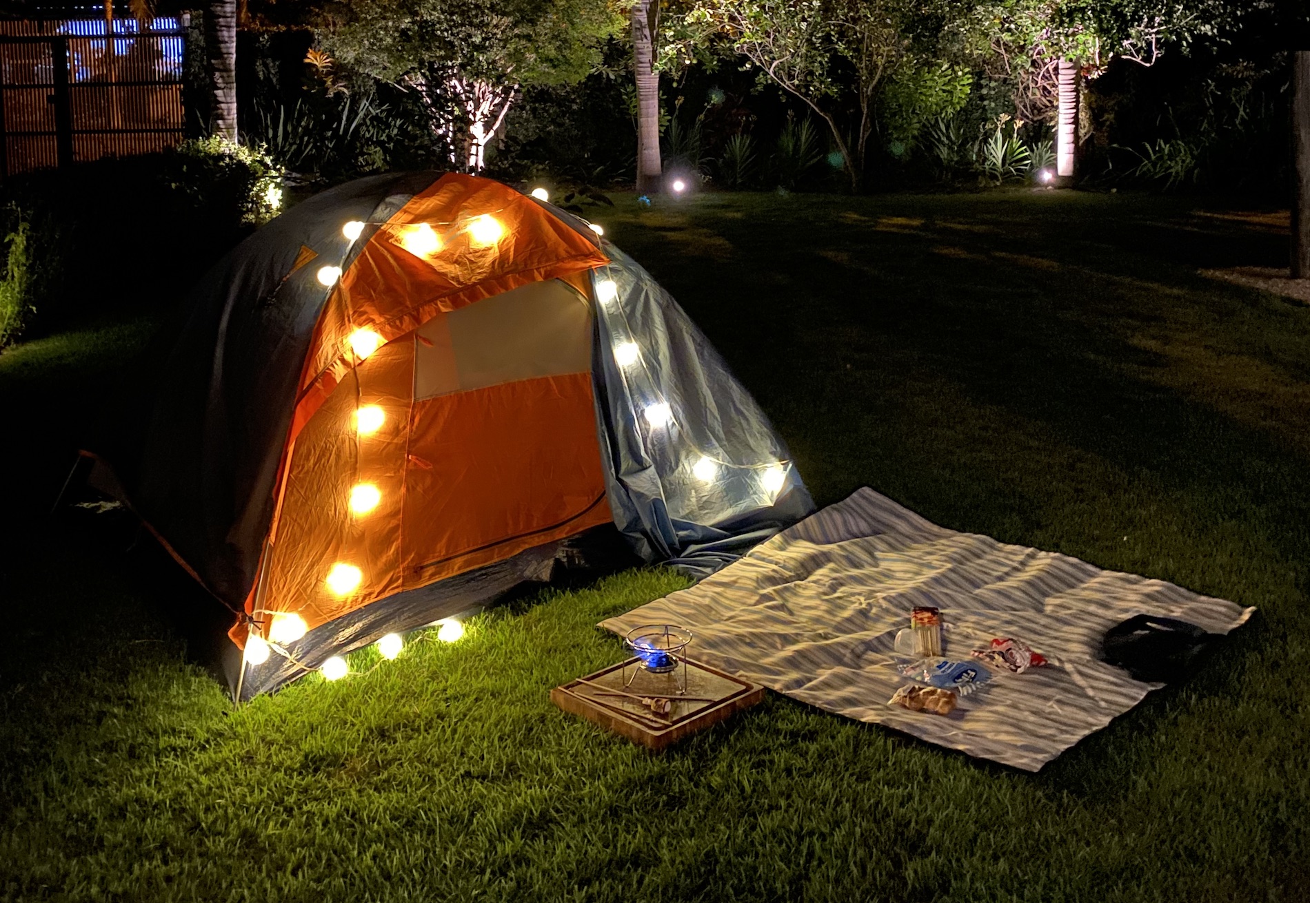 Comparativo: Acampamento no Quintal vs. Acampamento na Sala – Qual Escolher?