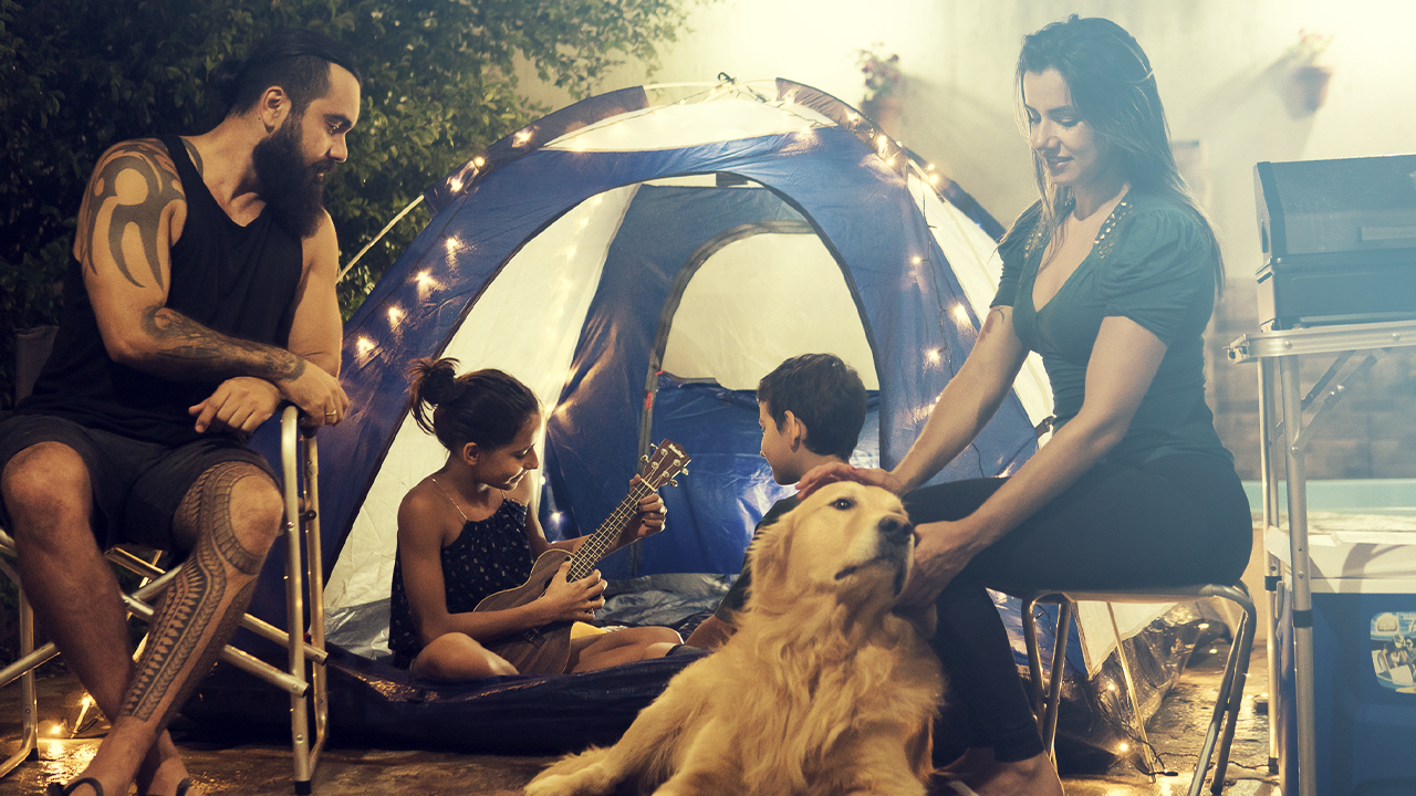 Comparativo: Acampamento no Quintal vs. Acampamento na Sala – Qual Escolher?