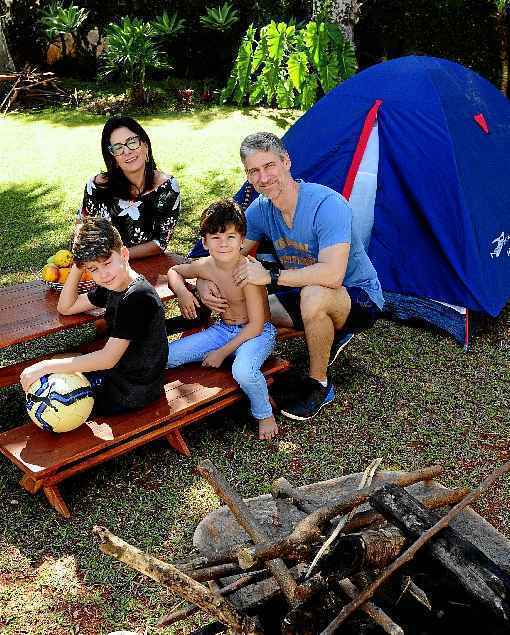 acampamento no quintal ou sala