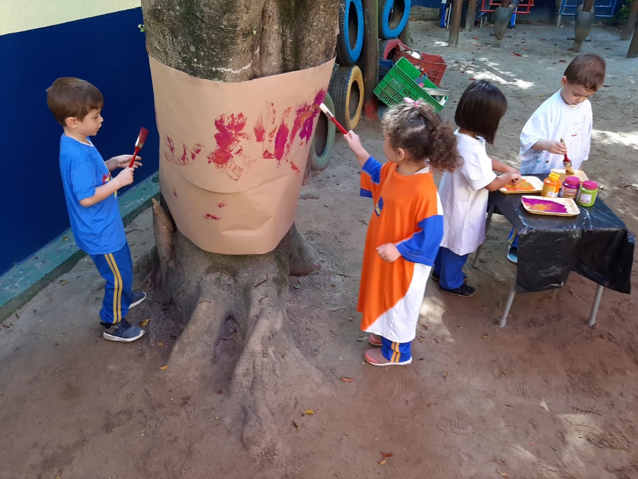 Pintura com Balões de Água: Arte e Diversão ao Ar Livre