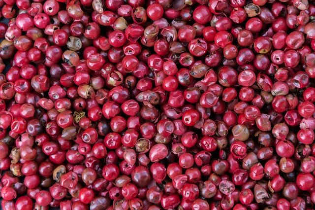 Chá de Pimenta Rosa: Como Preparar e Seus Efeitos Calmantes