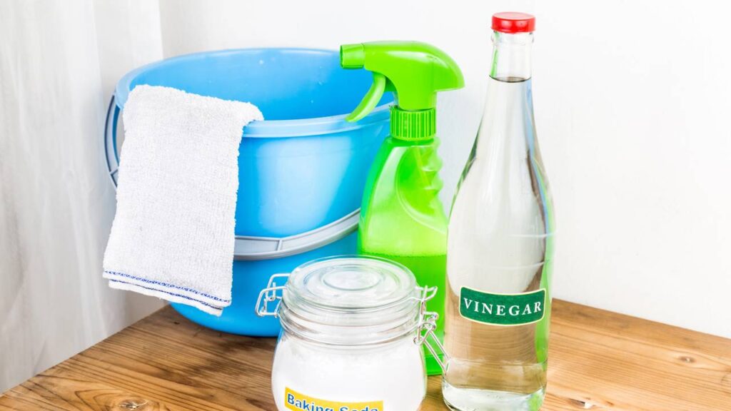 Misturas Perigosas na Limpeza: O Que Não Combinar com Bicarbonato e Vinagre