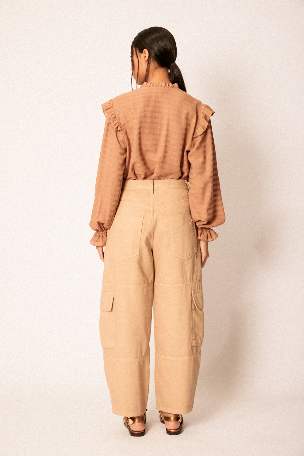 Jeans ou Sarja? Escolha o Tecido Ideal para sua Calça Barrel