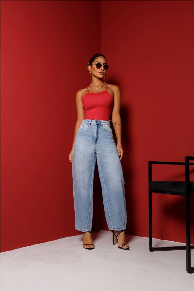 Calça Barrel: Dicas de Looks para um Estilo Moderno e Confortável