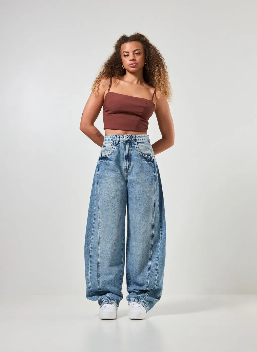 Guia Completo: Como Usar a Calça Barrel em Diferentes Ocasiões