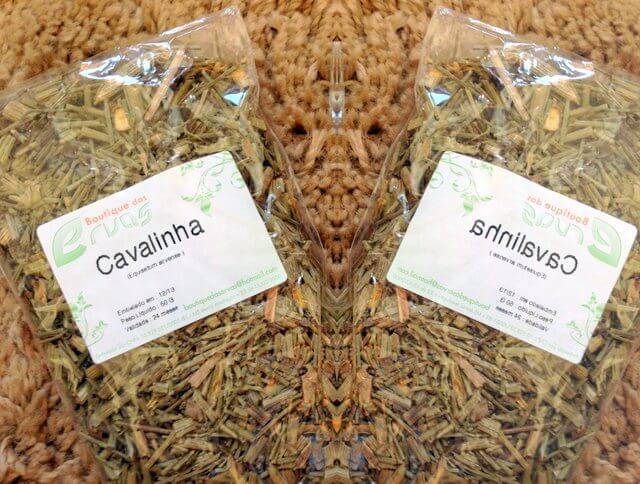 Chá de Cavalinha: O Guia Completo para Aliviar o Inchaço