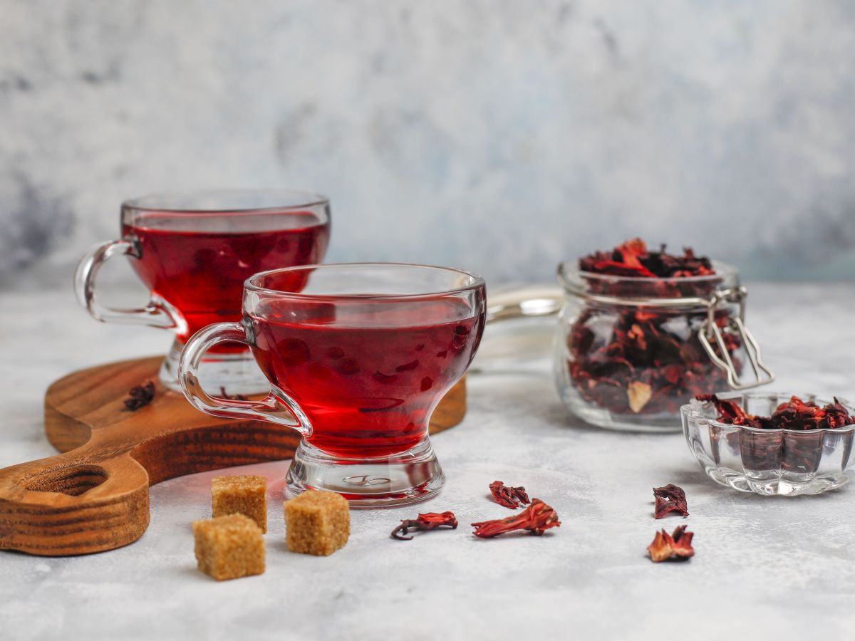 Chá de Hibisco e Outros Diuréticos Naturais: Comparativo