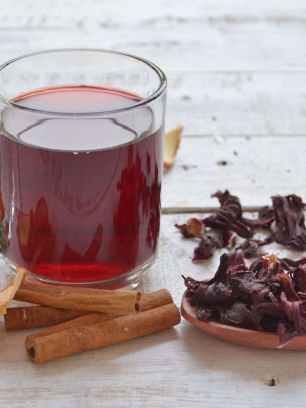 chá de hibisco tem cafeína