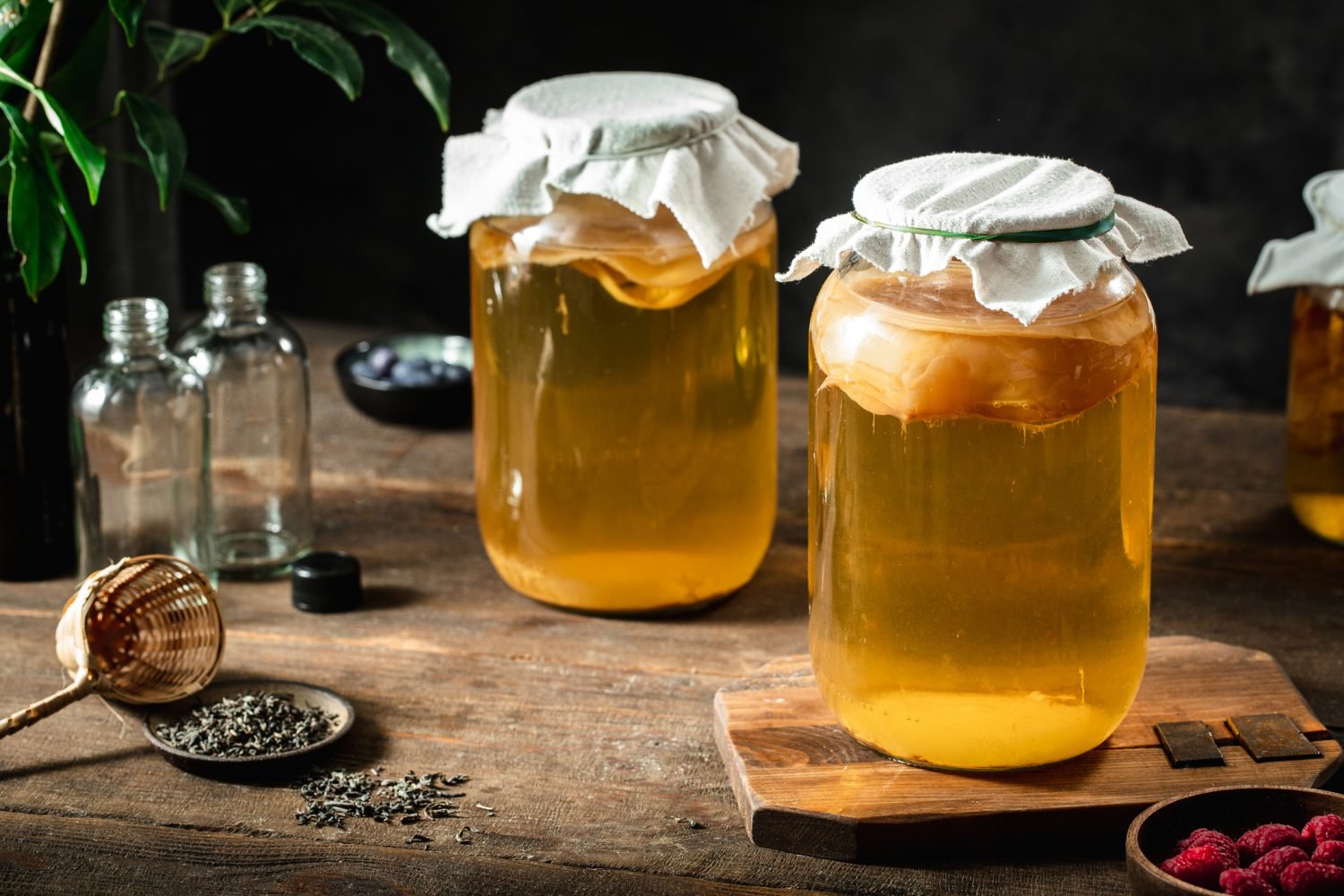 5 ideias de títulos:
1. Kombucha: O Guia Completo dos Benefícios e Cuidados Essenciais
2. Descubra Como o Kombucha Pode Transformar Sua Saúde Intestinal e Imunidade
3. Kombucha Caseiro vs. Industrializado: Qual a Melhor Escolha para Você?
4. Os Mitos e Verdades Sobre o Consumo de Kombucha: O Que Você Precisa Saber
5. Kombucha e Doenças Crônicas: Entenda o Potencial Terapêutico da Bebida