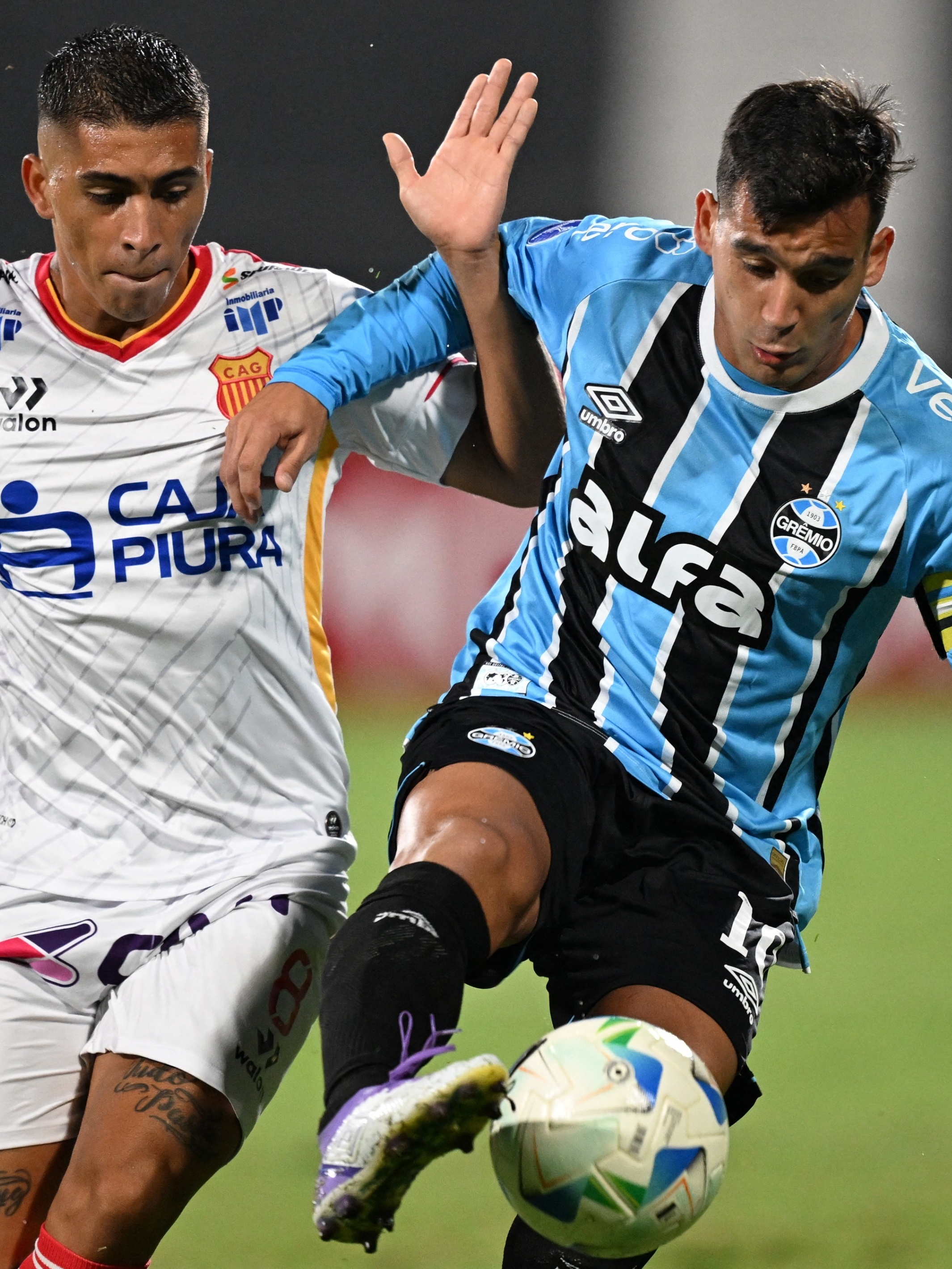 erros defensivos grêmio copa sul-americana