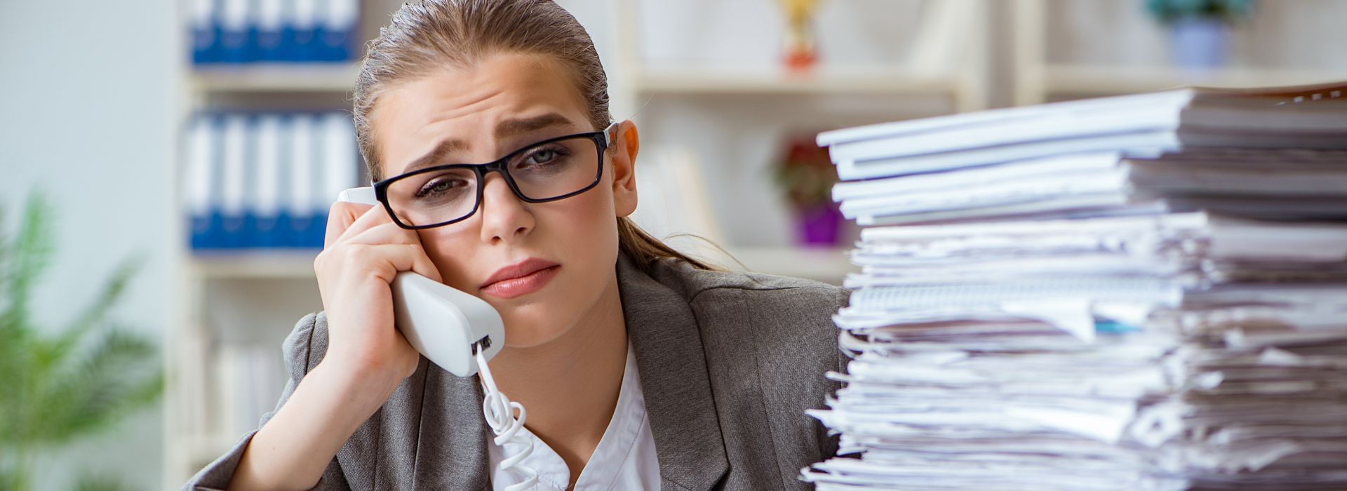 5 ideias de títulos:
1. Como criar um cronograma eficiente para conciliar trabalho e faculdade.
2. Técnicas de estudo para otimizar seu tempo como estudante trabalhador.
3. Lidando com o estresse e burnout ao equilibrar carreira e estudos.
4. Vantagens e desvantagens do EAD para quem trabalha.
5. Negociando flexibilidade no trabalho para conciliar com a faculdade.