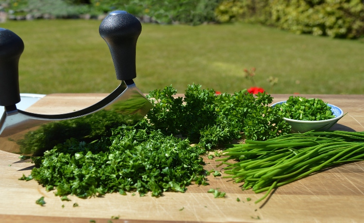 Diferenças entre salsa e cebolinha: Usos culinários