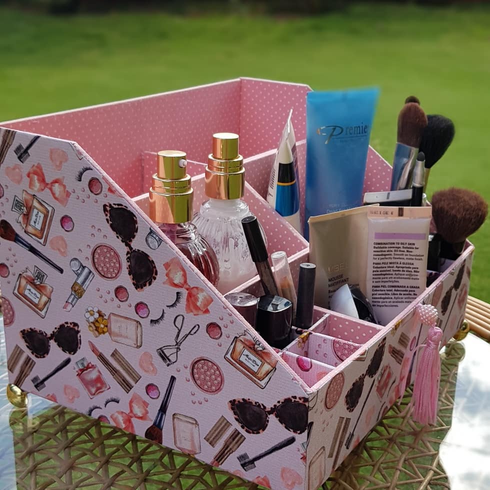 como fazer um organizador de maquiagem com caixas