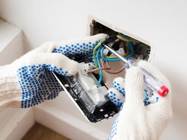 como instalar módulo inteligente em tomada