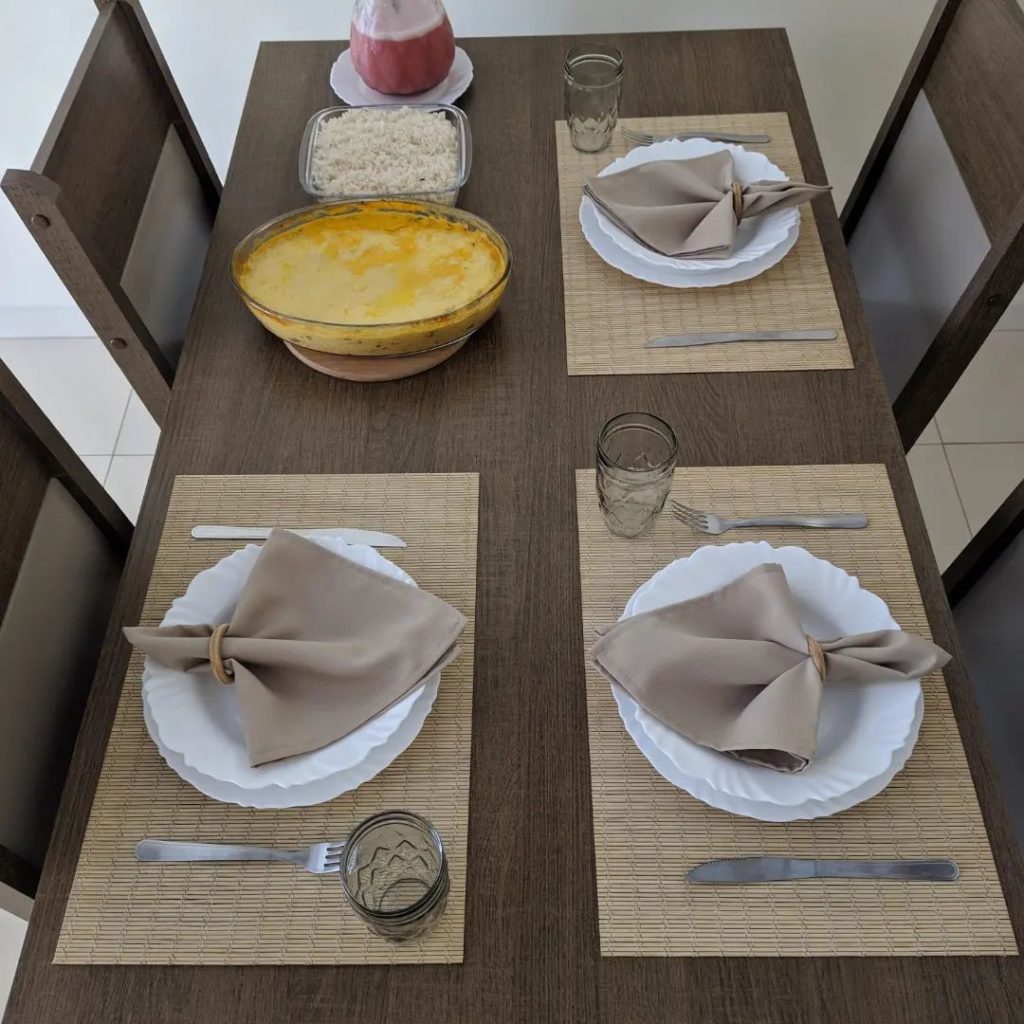 Etiqueta à Mesa: A Posição Correta de Cada Talher e Copo