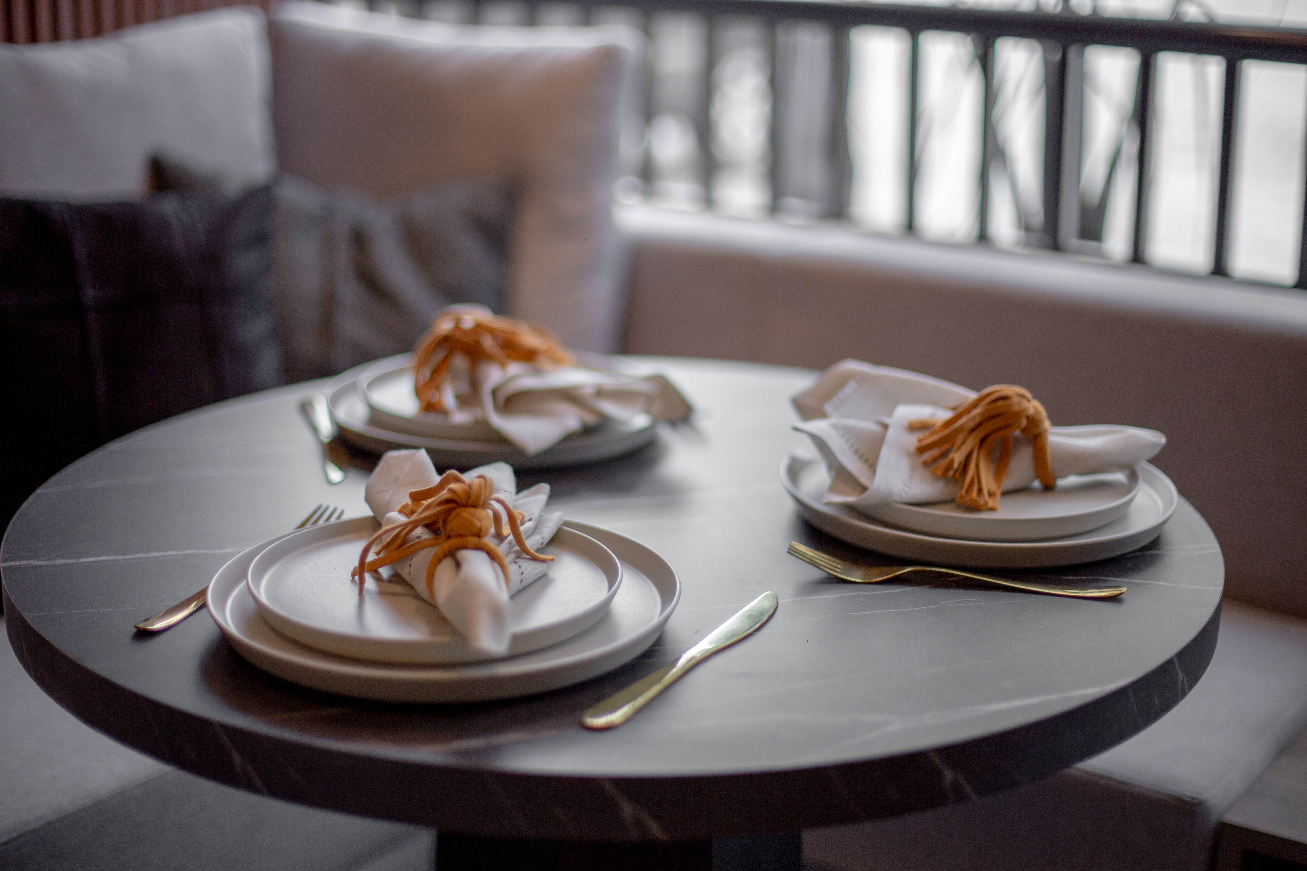 Sousplat vs. Jogo Americano: Qual a Melhor Opção para Cada Ocasião?