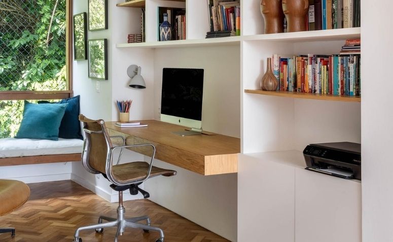 5 ideias de títulos:
1. O Guia Definitivo para um Home Office Produtivo
2. Transforme Seu Espaço: Dicas Essenciais de Organização para Home Office
3. Rotina Imbatível: Como Ser Mais Produtivo Trabalhando em Casa
4. Ferramentas Essenciais para Turbinar a Produtividade no Home Office
5. Home Office Sem Distrações: Estratégias para Manter o Foco