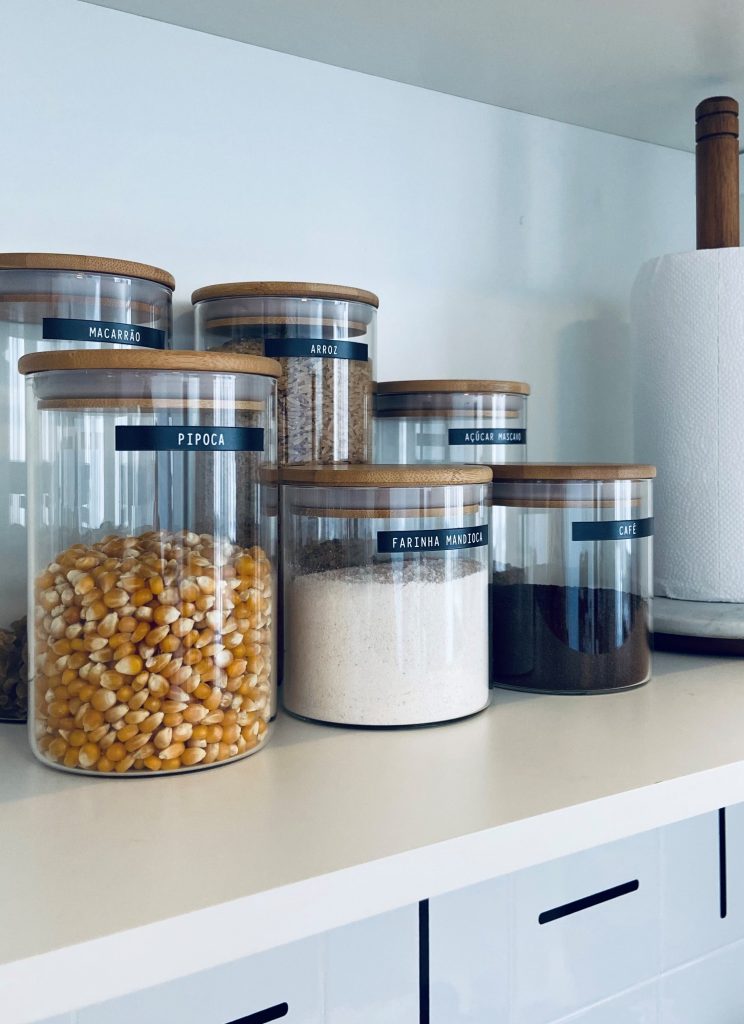 Etiquetagem Inteligente: Como Identificar Seus Potes de Vidro Facilmente