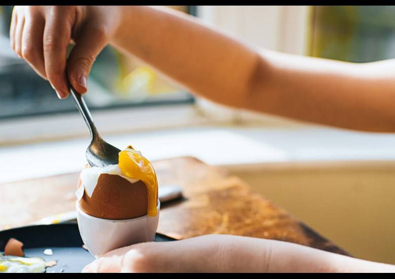 5 ideias de títulos:
1. Guia Completo: Como Remover Manchas de Ovo de Qualquer Tecido
2. Manchas de Ovo Nunca Mais: Dicas Infalíveis com Produtos Caseiros
3. Vanish vs. Receitas Caseiras: Qual o Melhor para Manchas de Ovo?
4. O Segredo para Eliminar o Odor de Ovo das Roupas Após a Lavagem
5. Manchas Secas de Ovo: Como Amolecer e Remover Sem Danificar a Roupa