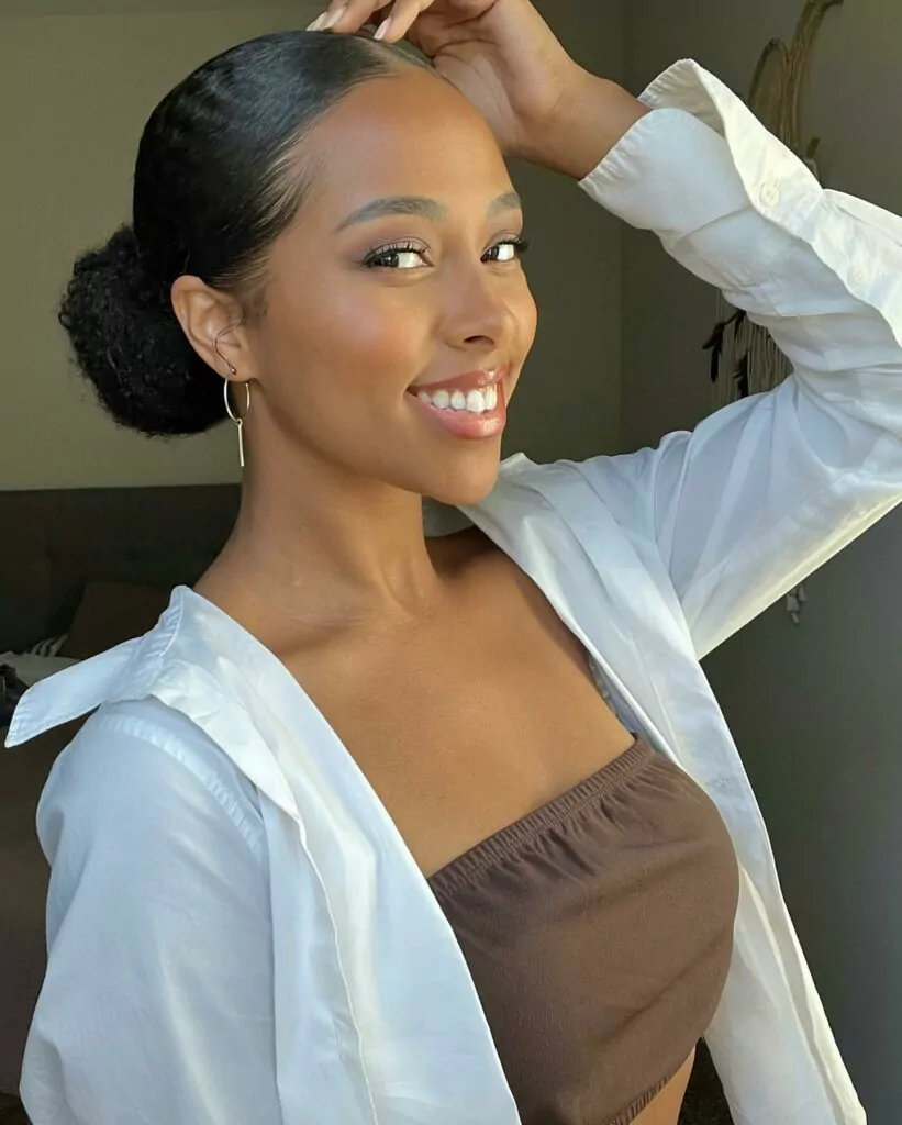 como fazer coque abacaxi em cabelo cacheado curto