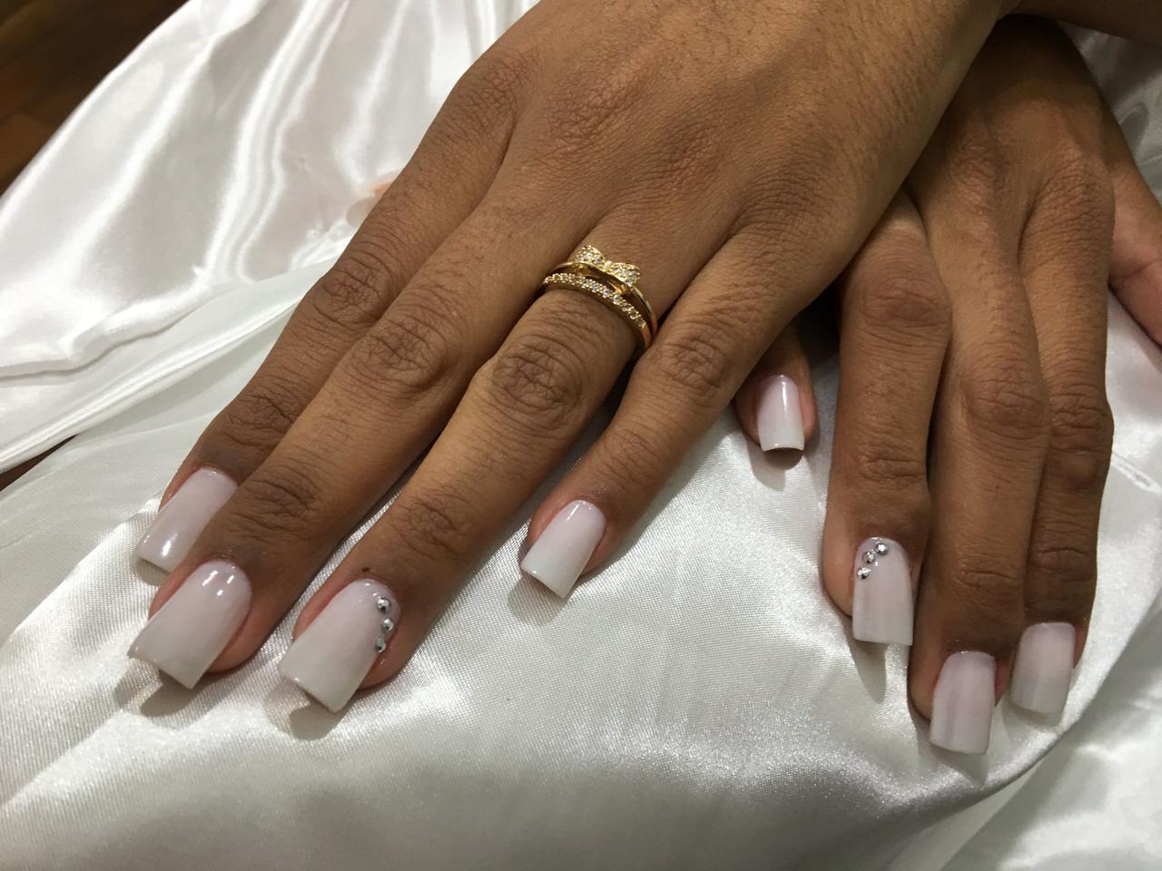 Cores de Esmalte que Rejuvenescem as Mãos: O Segredo da Juventude