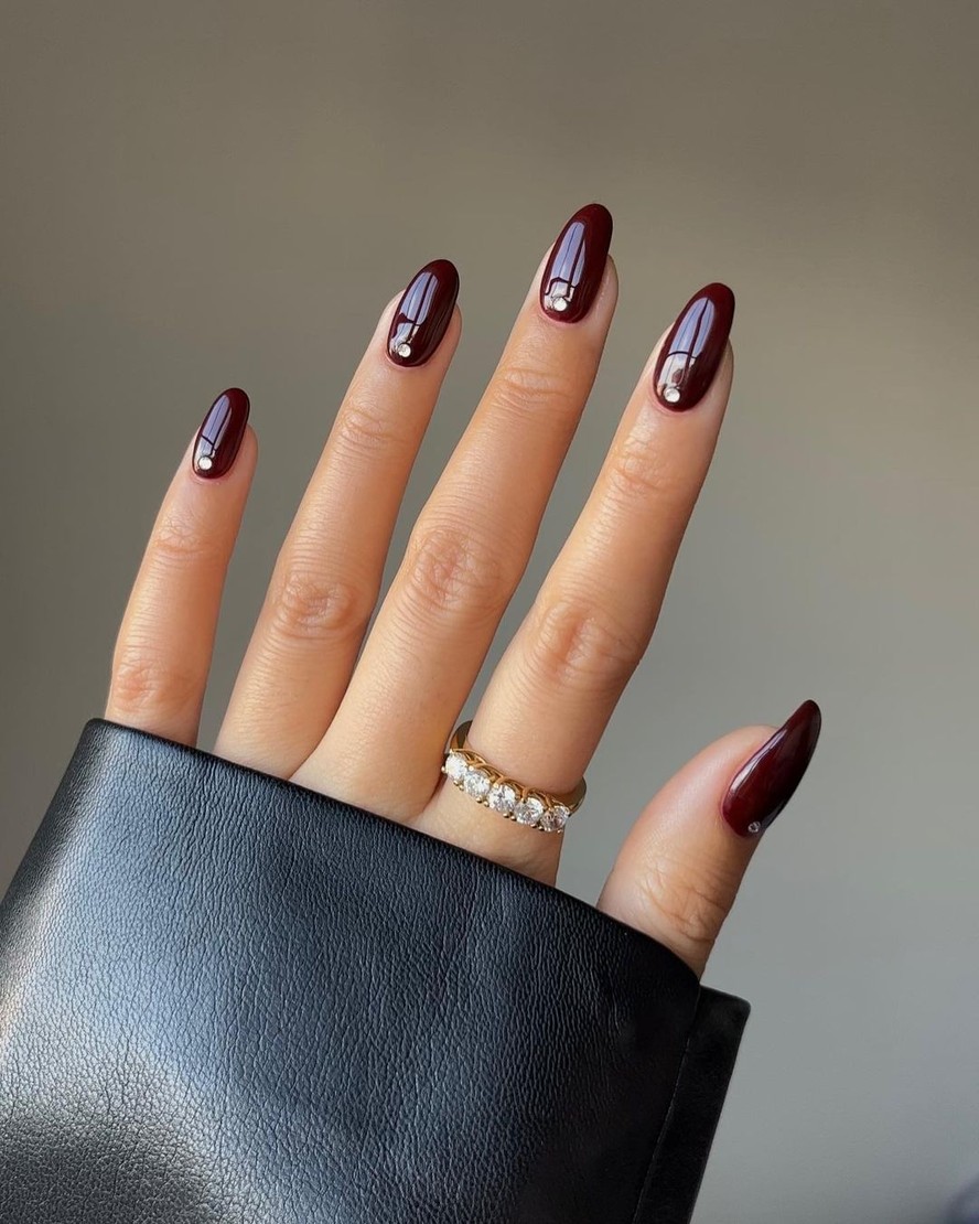 Unhas Curtas e Elegantes: Cores e Dicas para Valorizar Seus Dedos