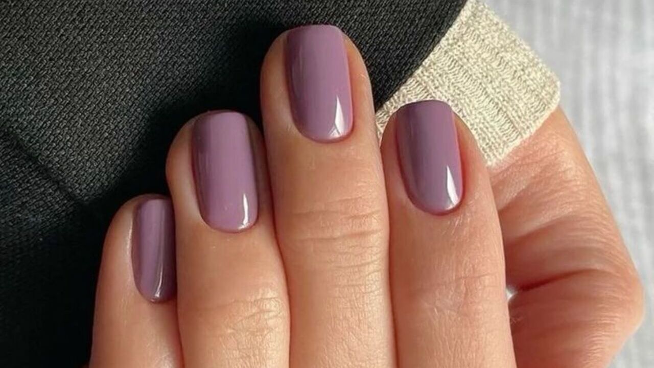 Como Escolher o Esmalte Nude Perfeito para o Seu Tom de Pele