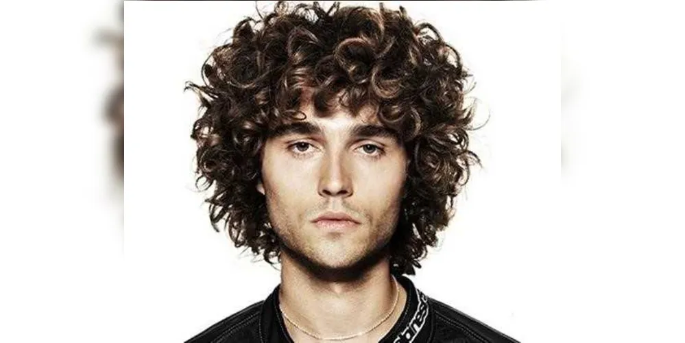 Descubra o Corte Ideal para seu Tipo de Cacho Masculino