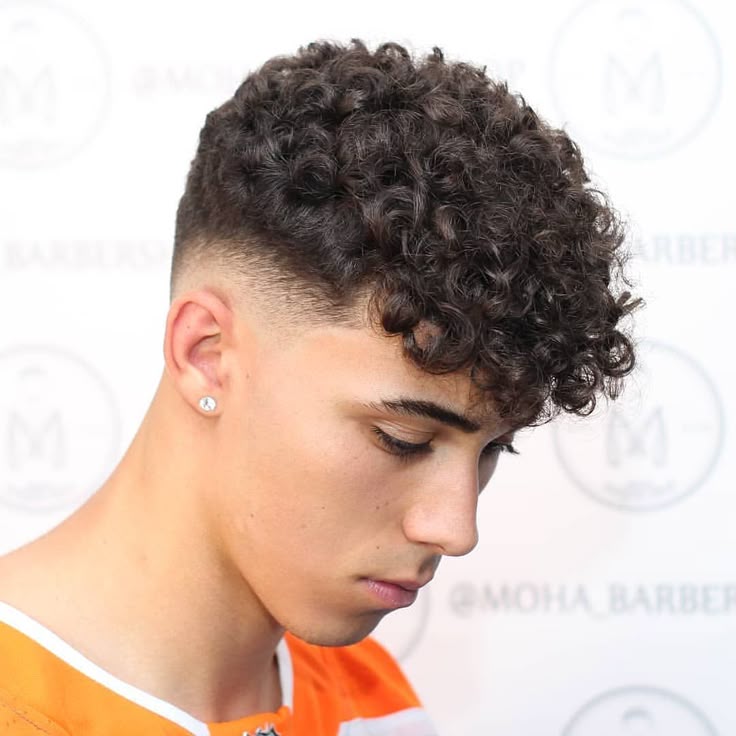 Produtos Essenciais para a Finalização Perfeita do Cabelo Cacheado Masculino