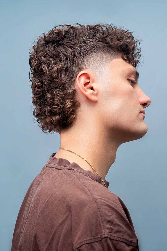 Os Melhores Cortes de Cabelo Cacheado Masculino com Degradê