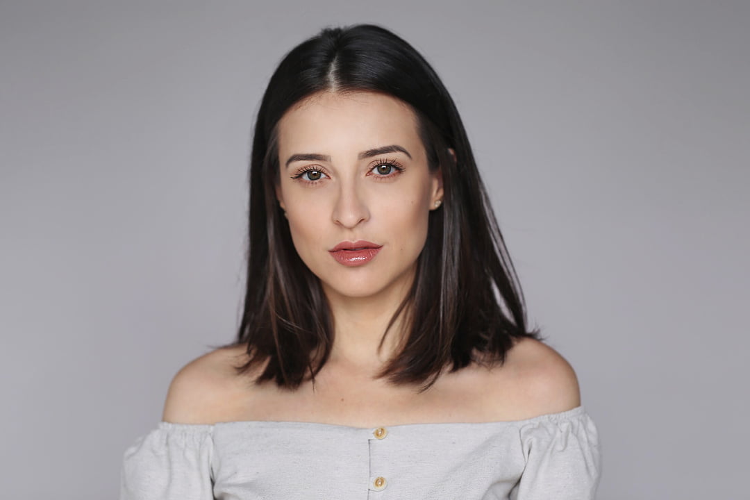 Cortes Médios para Cabelos Cacheados e Crespos: Volume e Definição em 2026