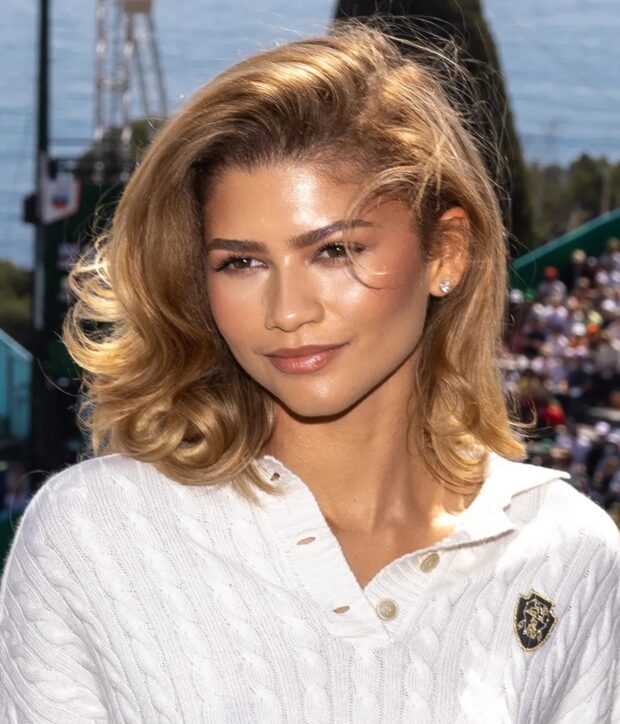 Franjas e Texturas: Os Segredos dos Cortes de Cabelo Médio Mais Desejados