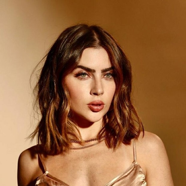 corte de cabelo médio moderno