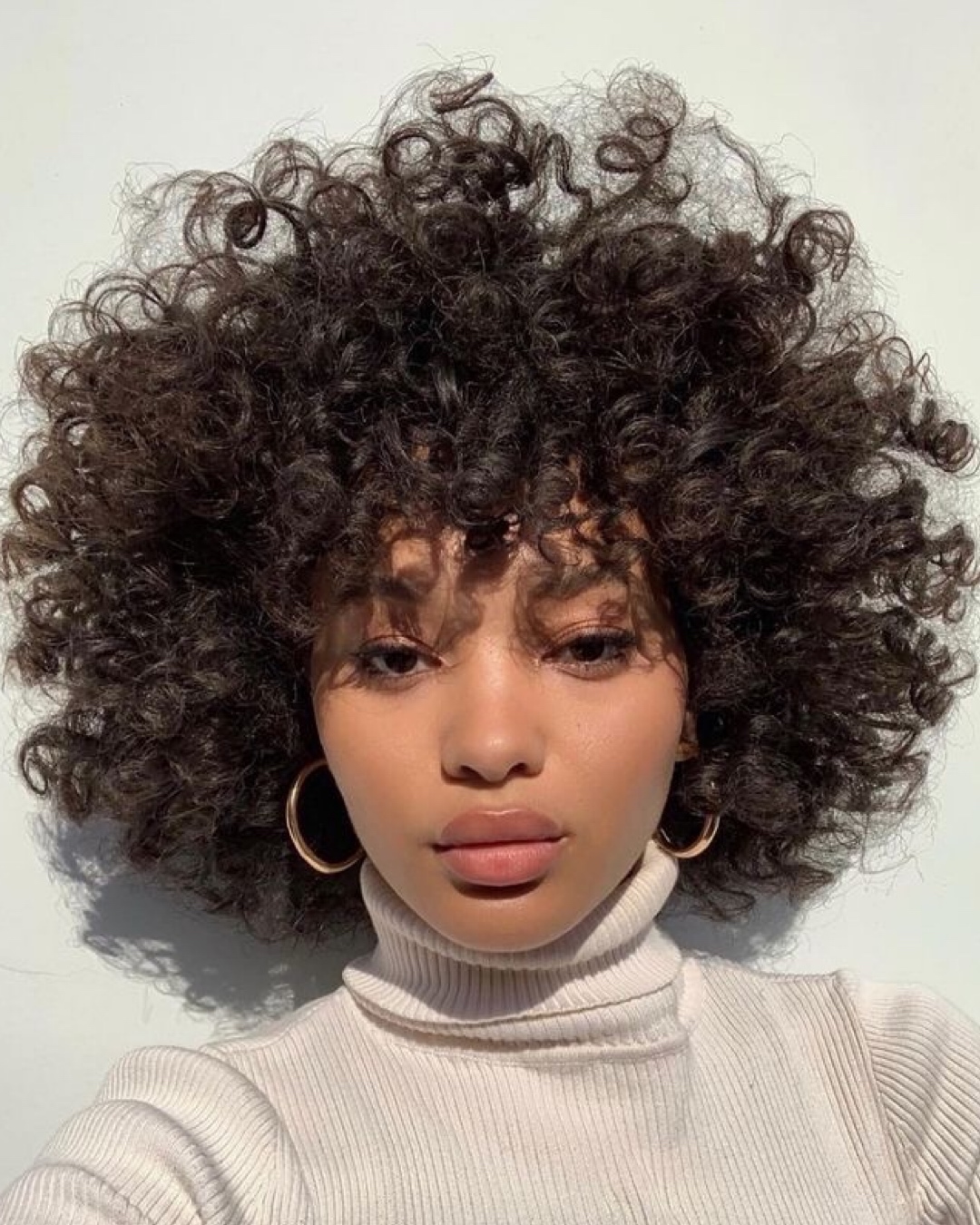 A importância da terapia capilar para cabelos crespos e cacheados