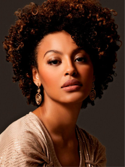 Cortes que rejuvenescem: Opções para cabelos cacheados