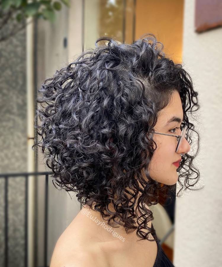 A importância da terapia capilar para cabelos crespos e cacheados