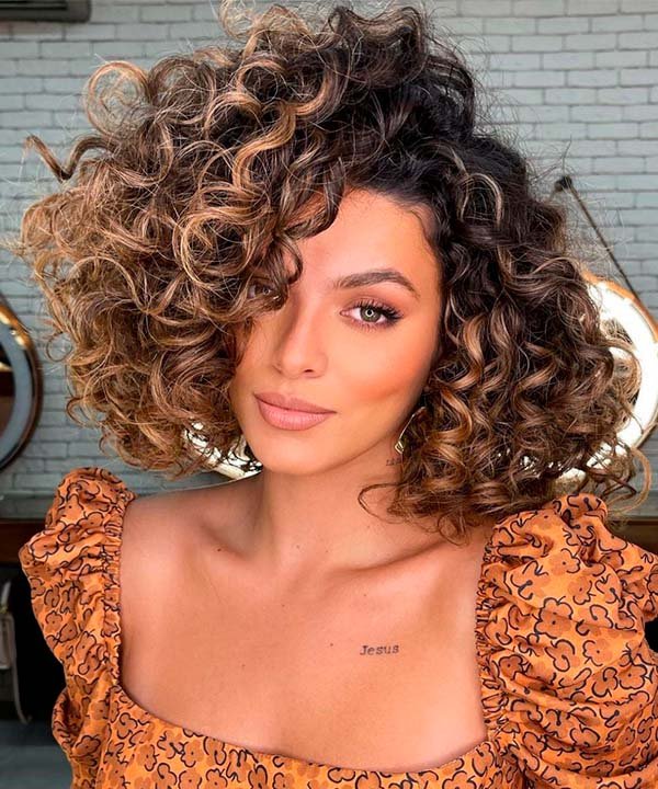 Como cuidar do cabelo cacheado após o corte