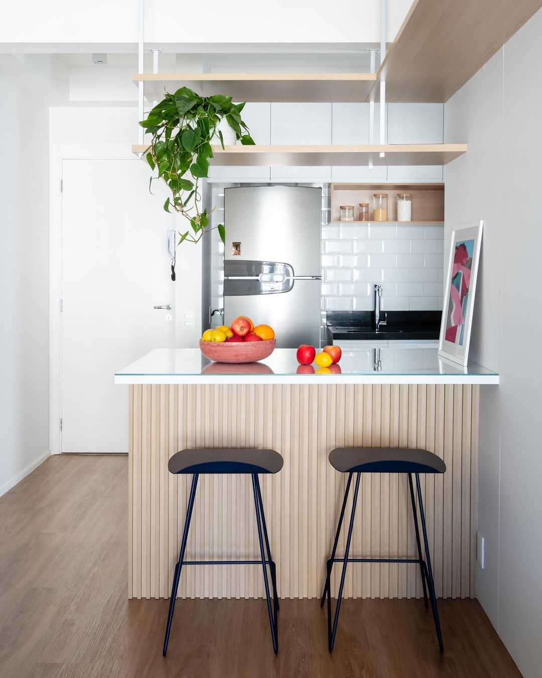 10 Dicas Essenciais para Otimizar o Espaço da sua Cozinha Americana Pequena