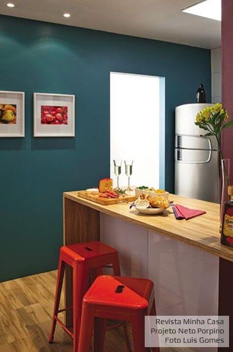 Armários bicolores na cozinha: Como combinar cores sem erro