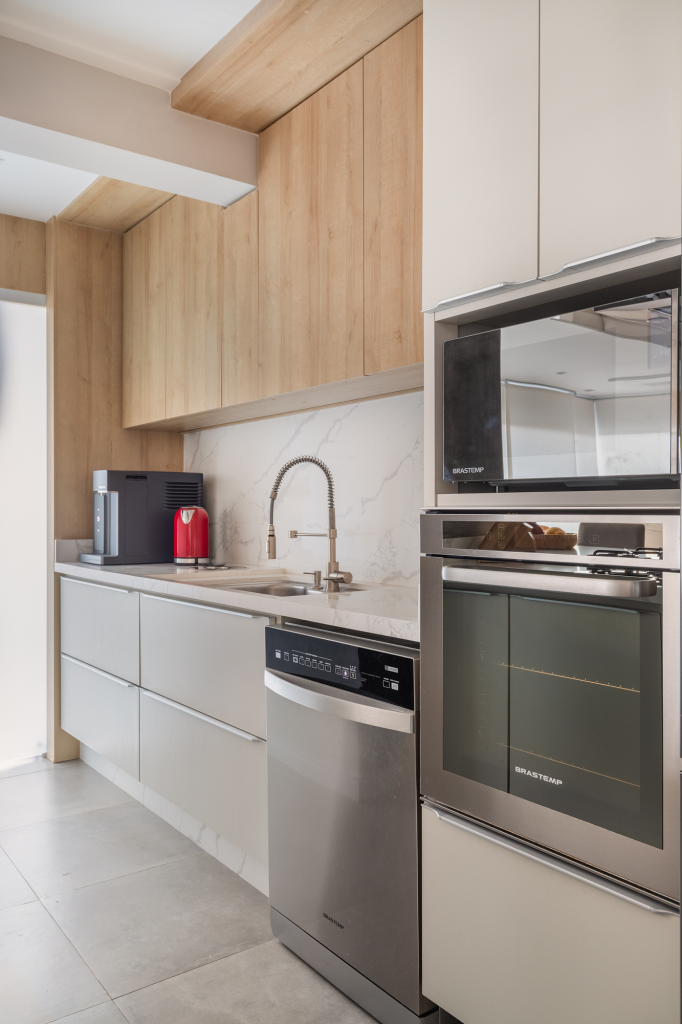 5 ideias de títulos:
1. Torre Quente: A Solução Inteligente para sua Cozinha
2. Transforme sua Cozinha com uma Torre Quente Funcional
3. Torre Quente: Benefícios e Inspirações para um Espaço Moderno
4. Como Escolher a Torre Quente Ideal para sua Casa
5. Torre Quente vs. Bancada: Qual a Melhor Opção para sua Cozinha?