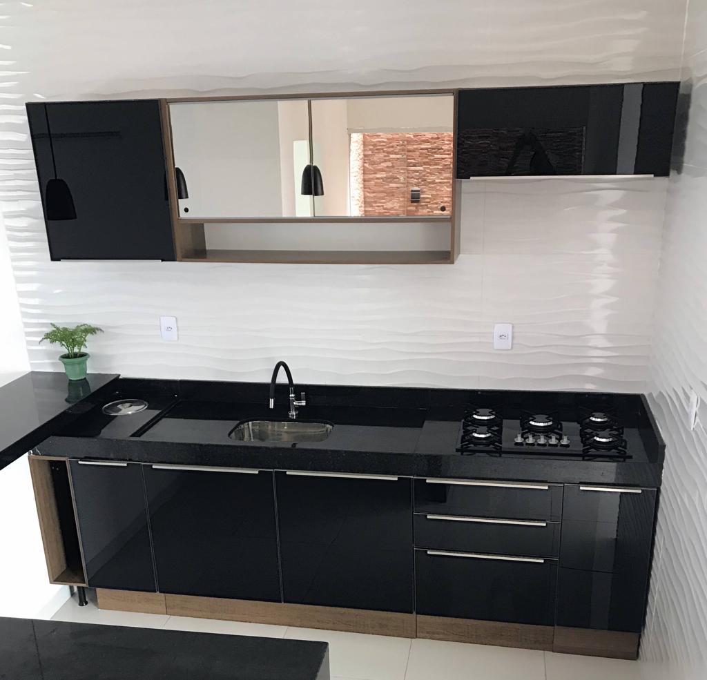 Granito Via Láctea: O Toque de Luxo na Sua Cozinha Preta e Branca